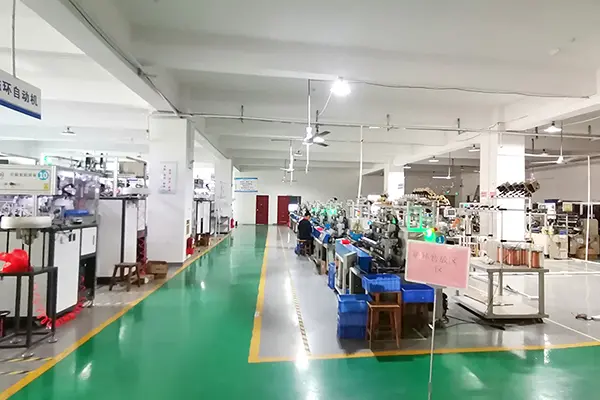 La tecnología de transformadores de alta frecuencia ha experimentado avances significativos y los núcleos nanomagnéticos amorfos han desempeñado un papel crucial en la mejora de la eficiencia energética de las nuevas fuentes de energía.